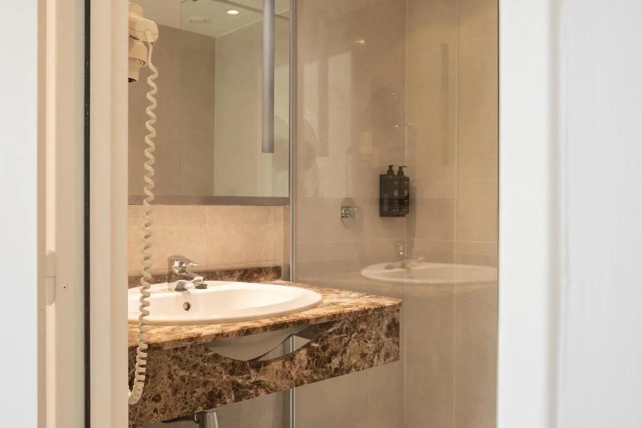 Latroupe Grand Place Hostel Брюссель Отель