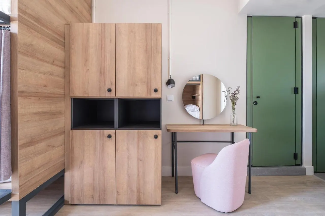 Latroupe Grand Place Hostel Брюссель Отель